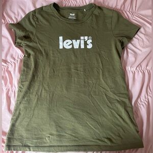 Green Levi’s T shirt